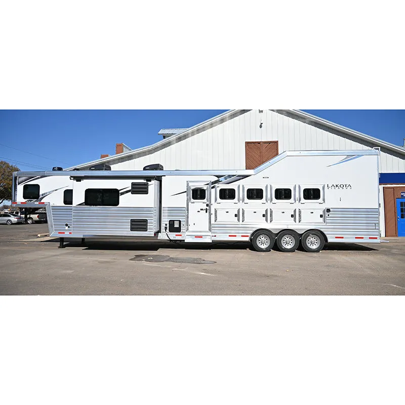 2024 Lakota Bighorn 5 Horse Side Load 16' LQ Triple Axle Integrated Pod