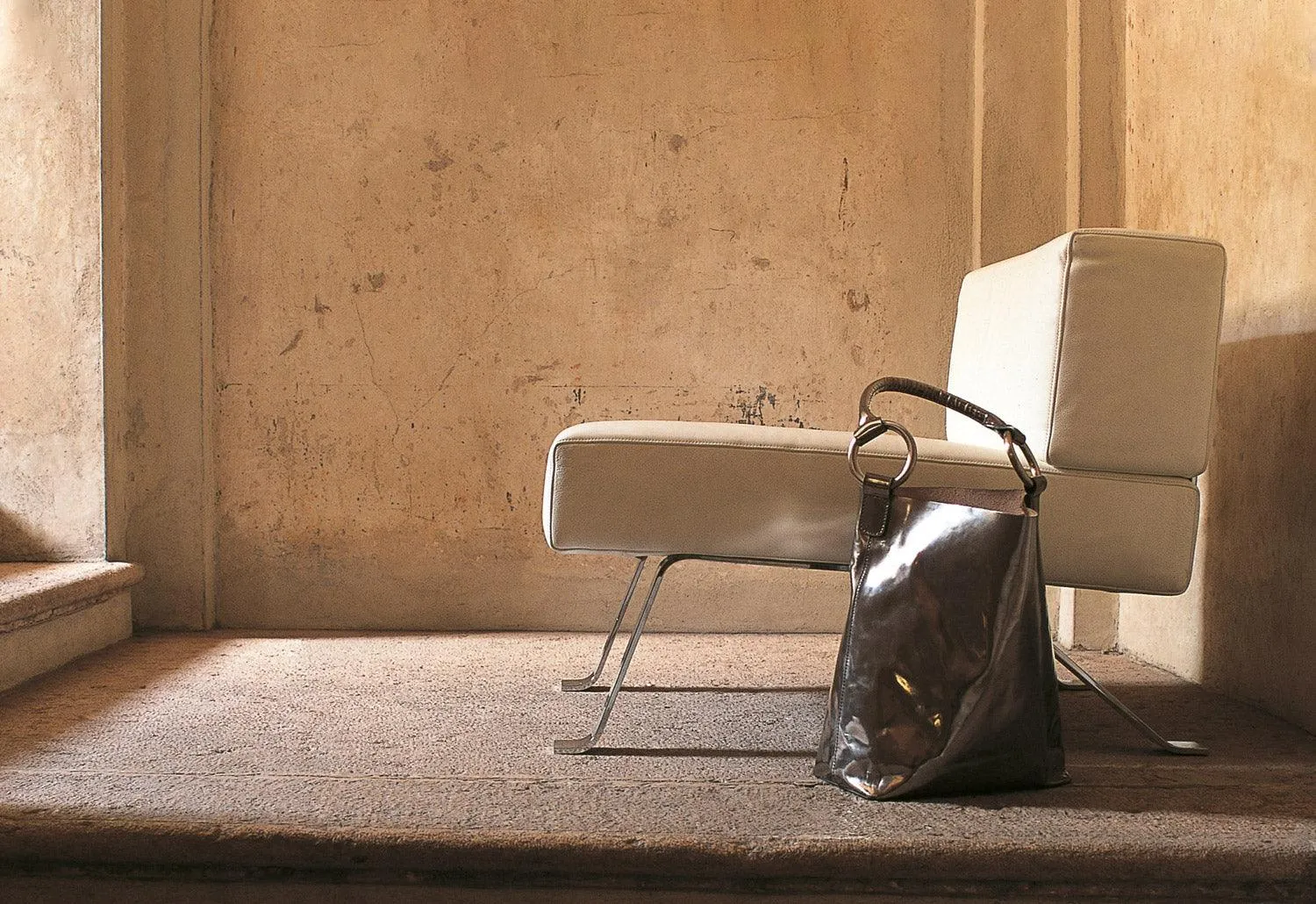 512 Ombra Lounge Chair