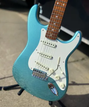 Fender Custom Shop LTD Roasted Pine Deluxe Closet Stratocaster, Aged Teal Green Metallic 8lbs 4.3oz