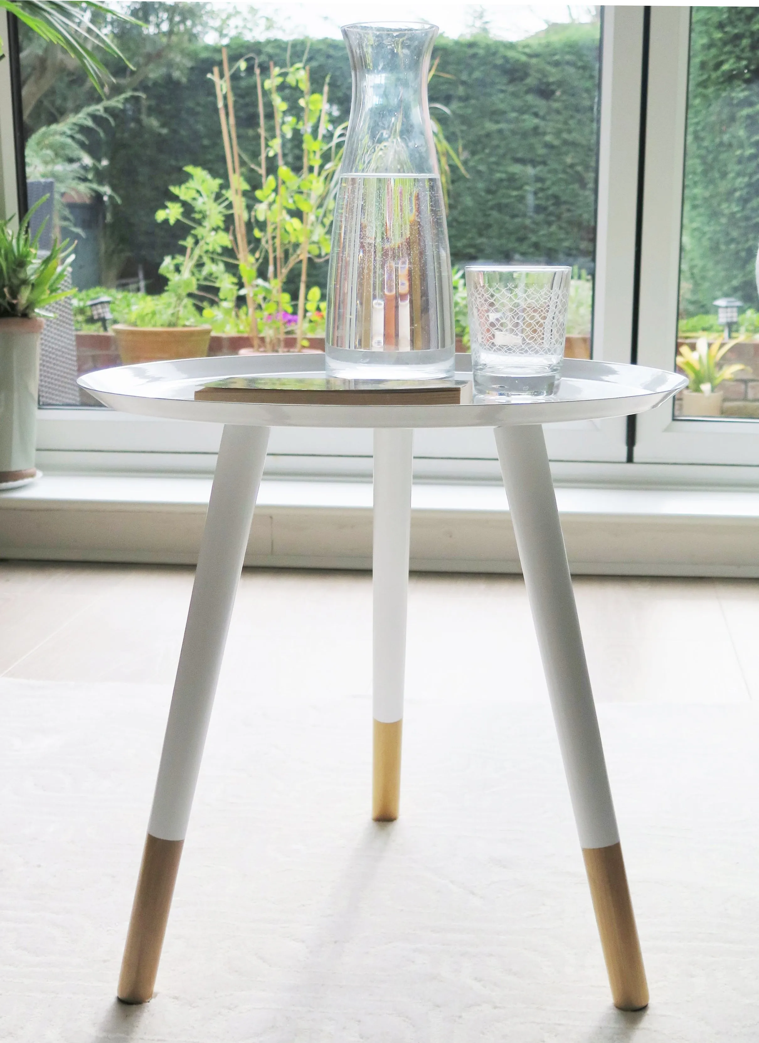 Martini Tray Style Round Side/End/Lamp Table (45 dia x 46cm H, White)