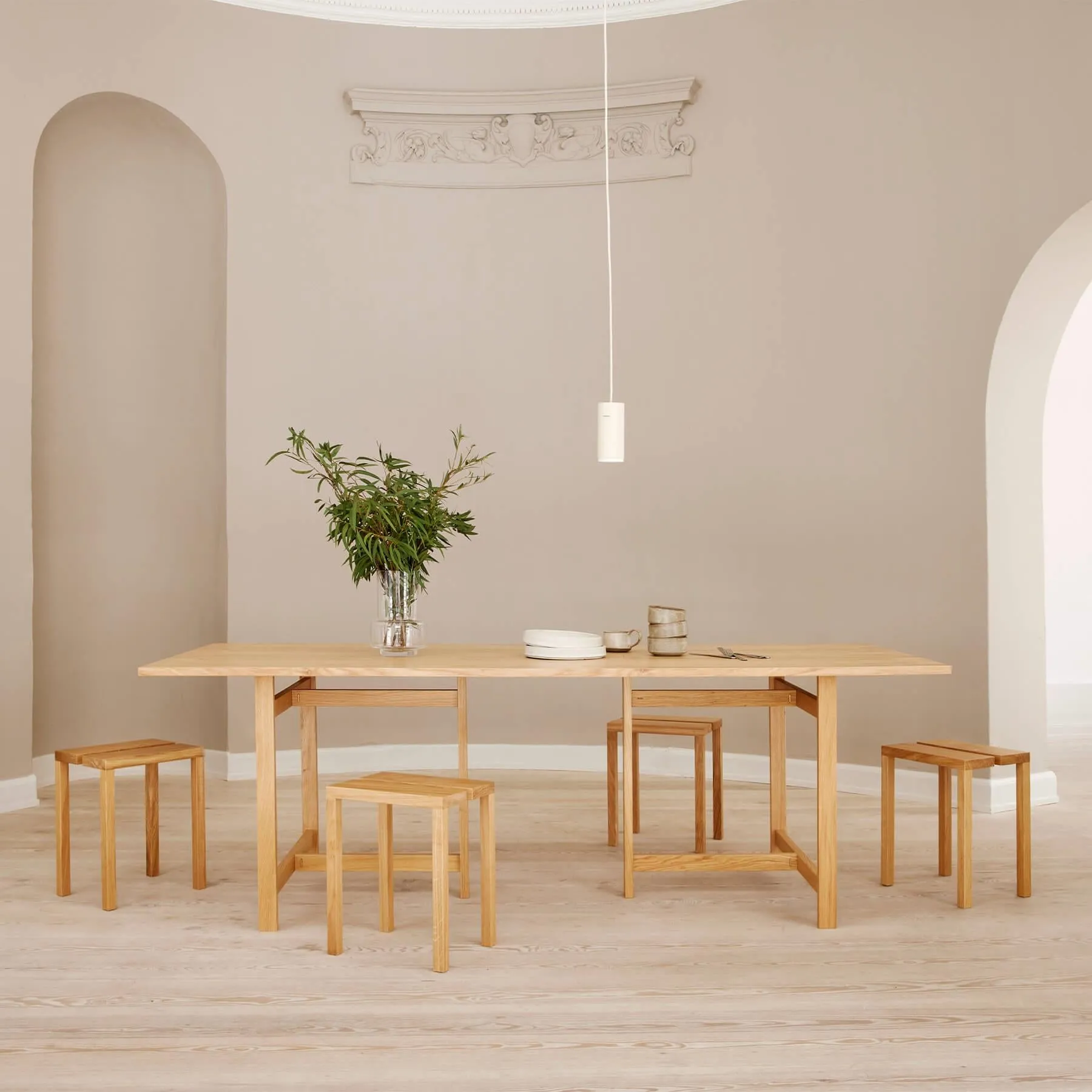 MOEBE Rectangular Dining Table