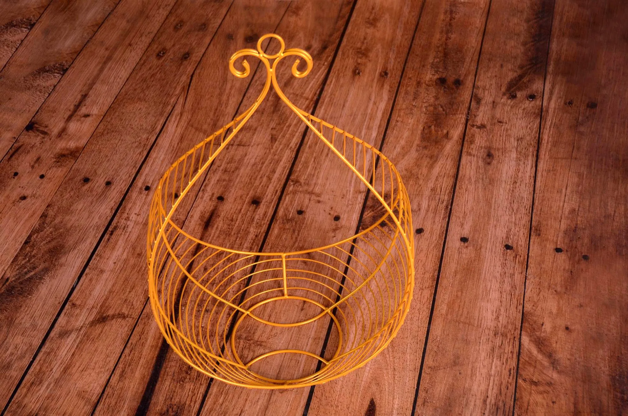 Vintage Bed - Hanging Drop - Gold