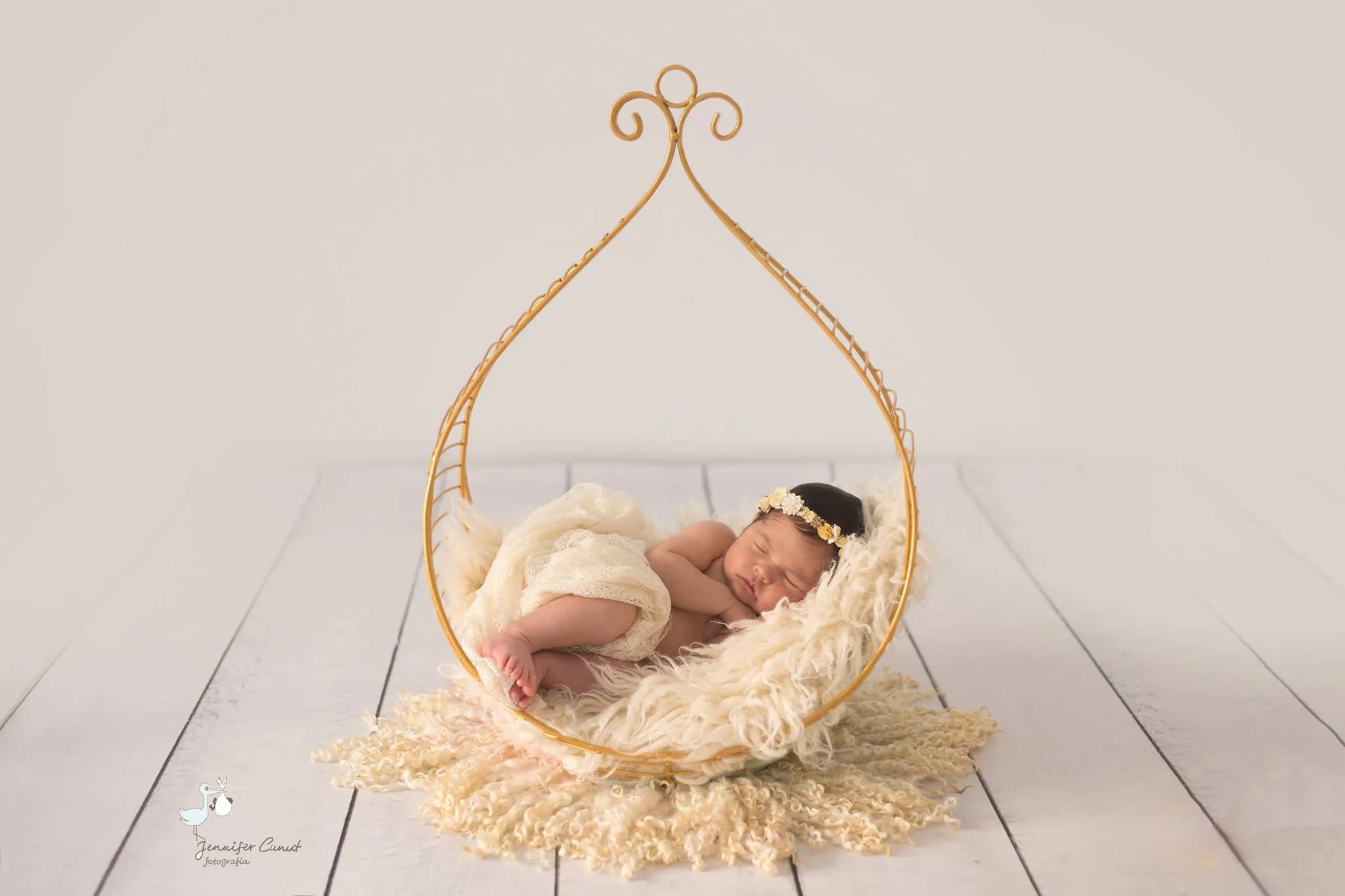 Vintage Bed - Hanging Drop - Gold