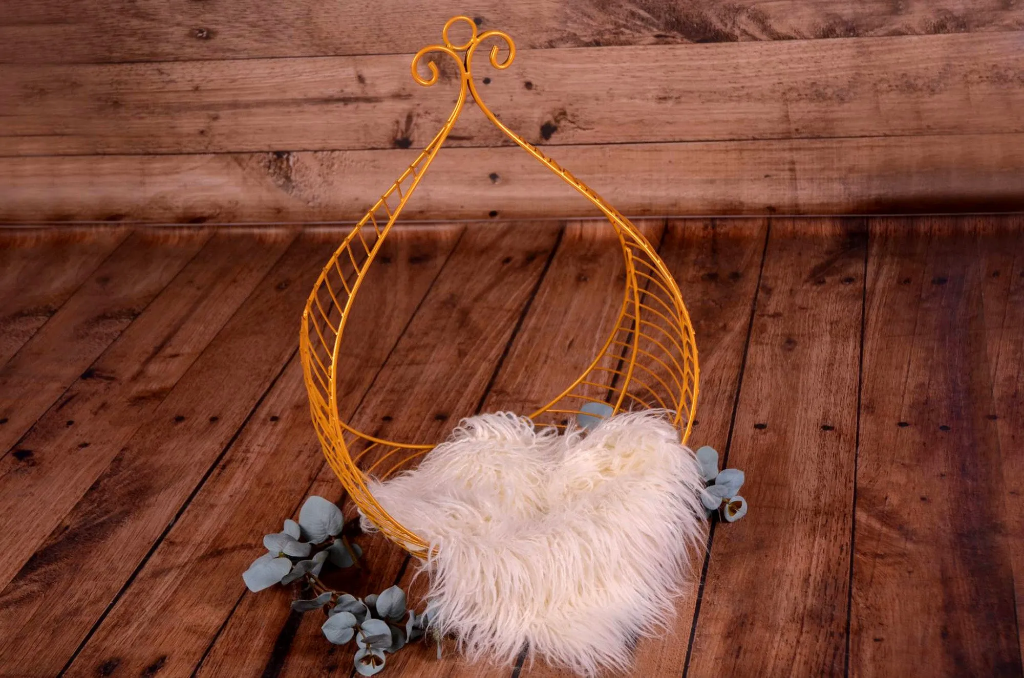 Vintage Bed - Hanging Drop - Gold