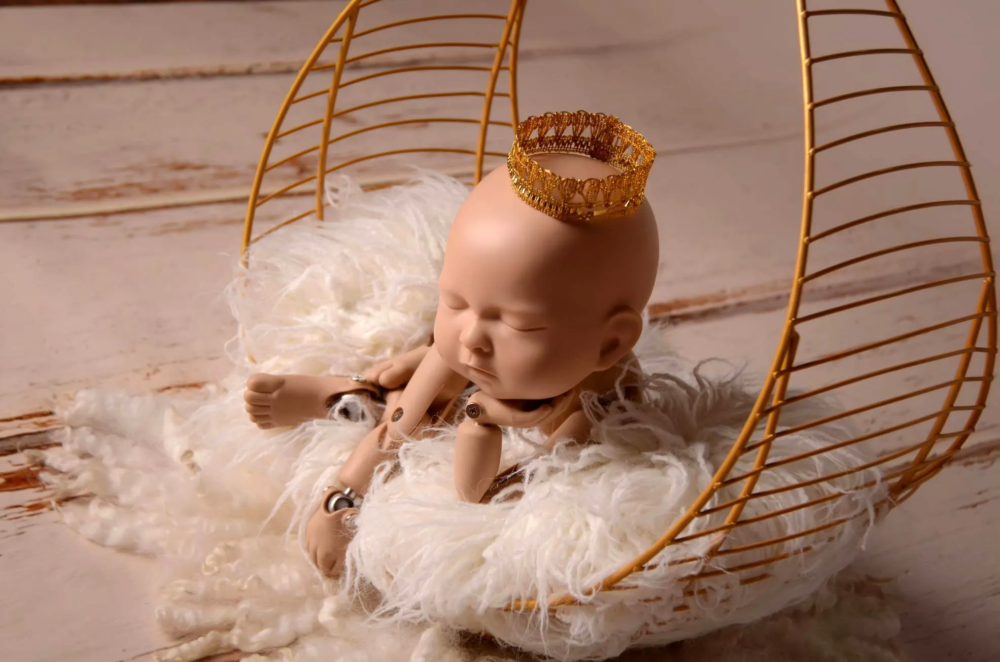 Vintage Bed - Hanging Drop - Gold