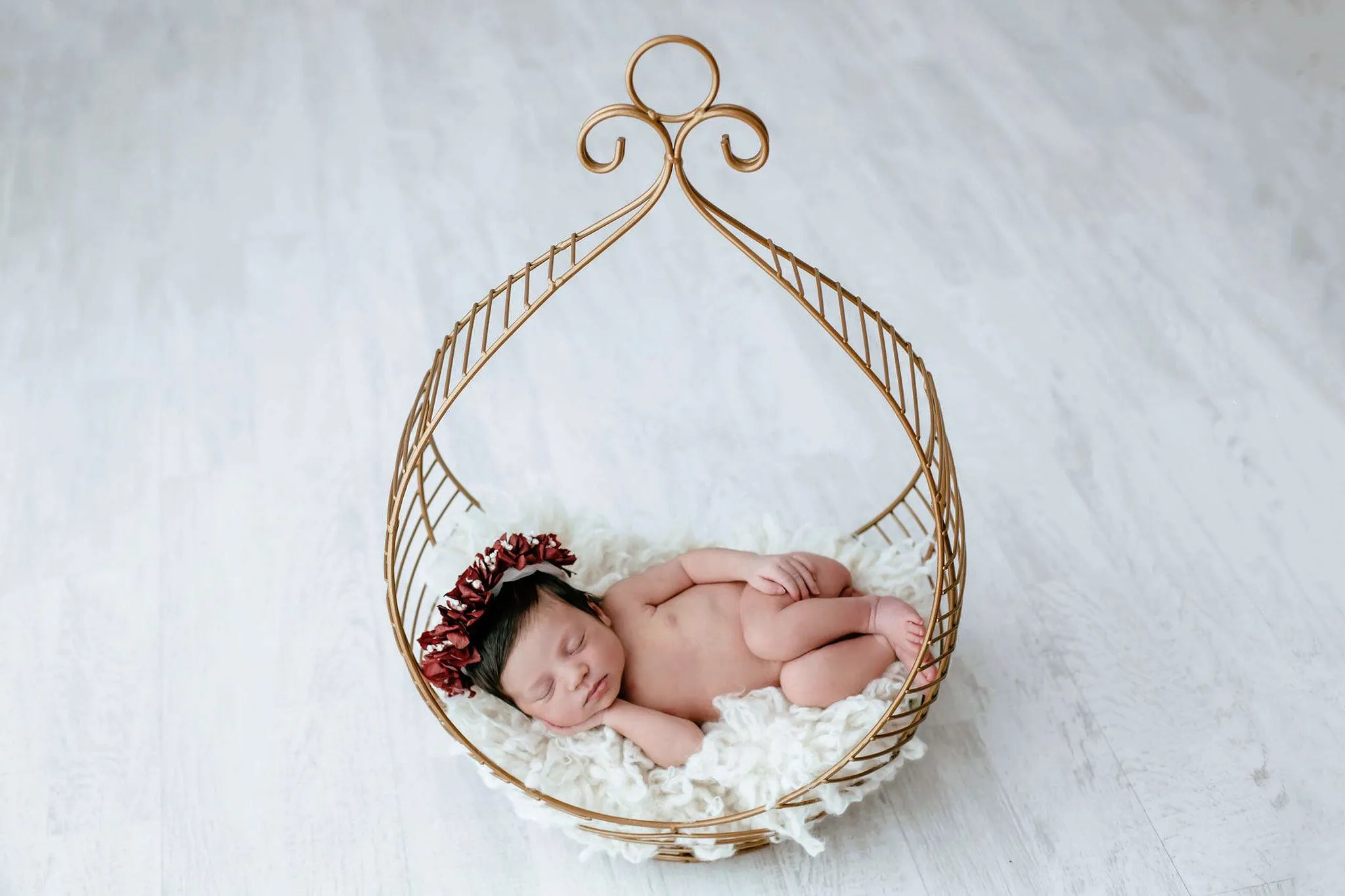Vintage Bed - Hanging Drop - Gold